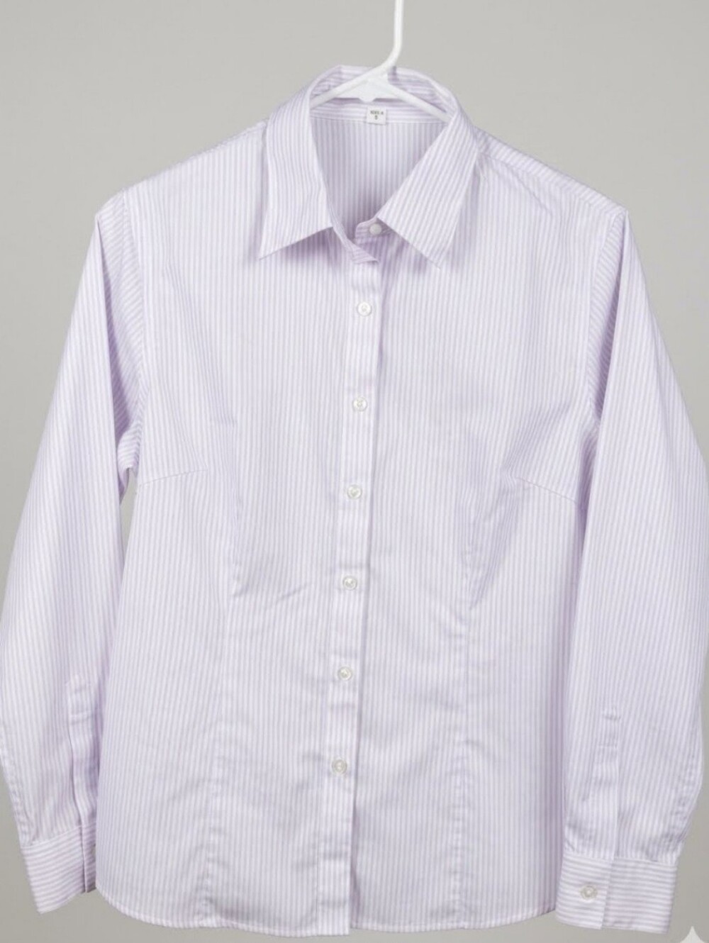 Women's long-sleeved shirt with a pastel vertical stripe print. Size M.
